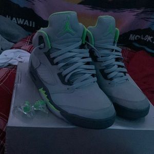 jordan 5 green beans, size 9.5 men, perfect shoes for the holidays